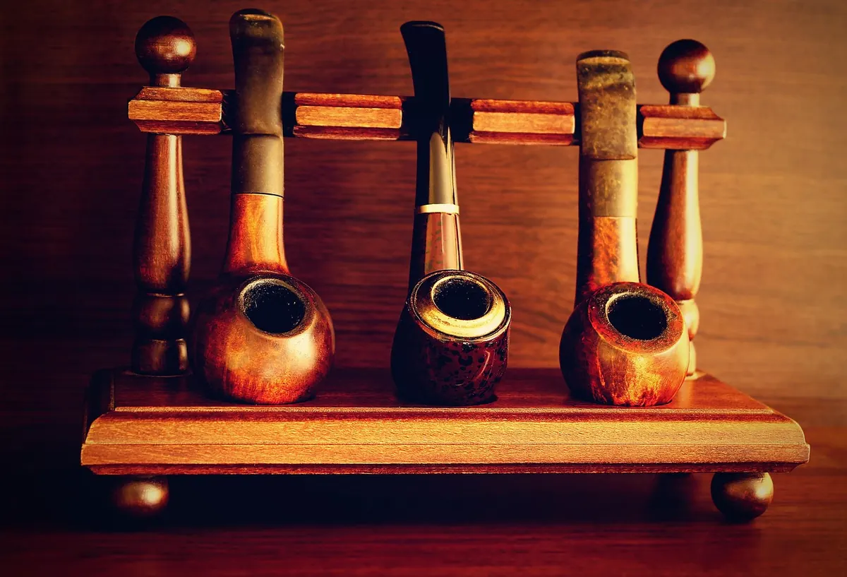 Pipe Stands and Racks: A Checklist for Storing Your Collection